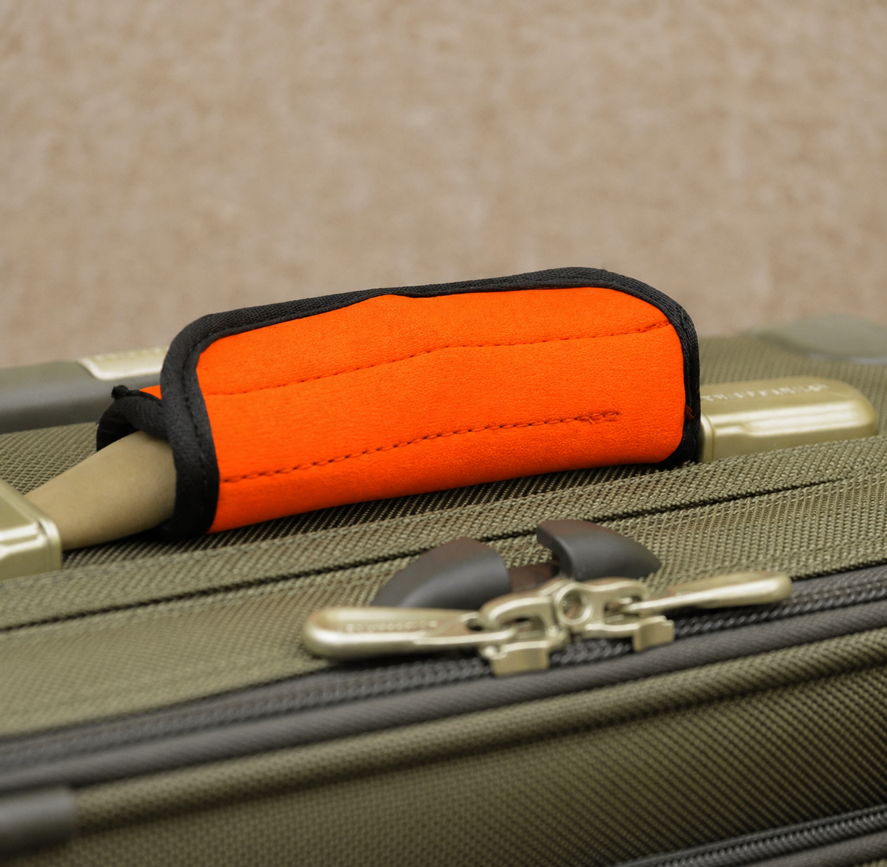 Padded Luggage Handle Wrap – Travel Suitcase Handle Grip